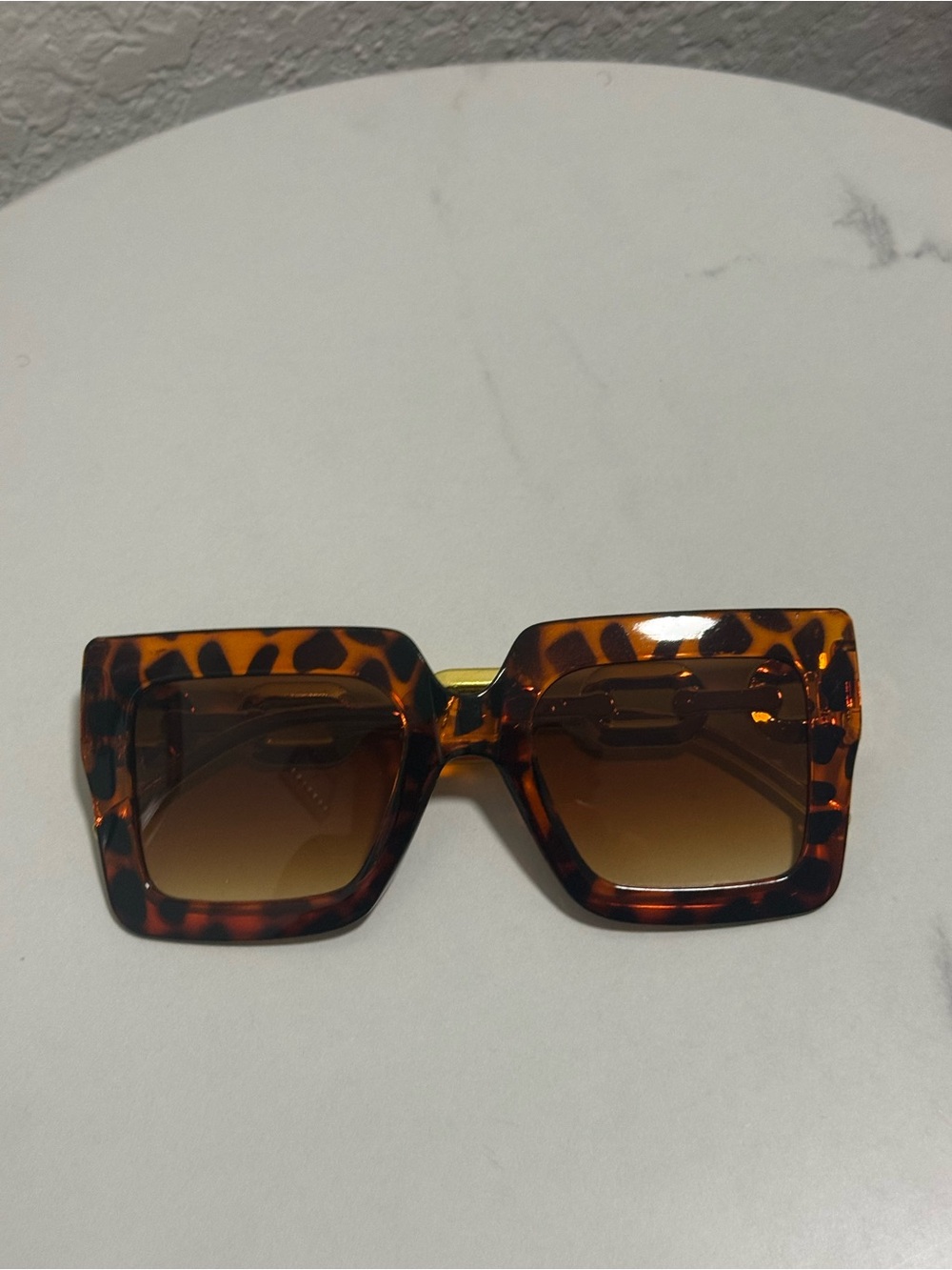 Pink Rectangular Chain-Templed Sunglasses - Picture 2 of 5